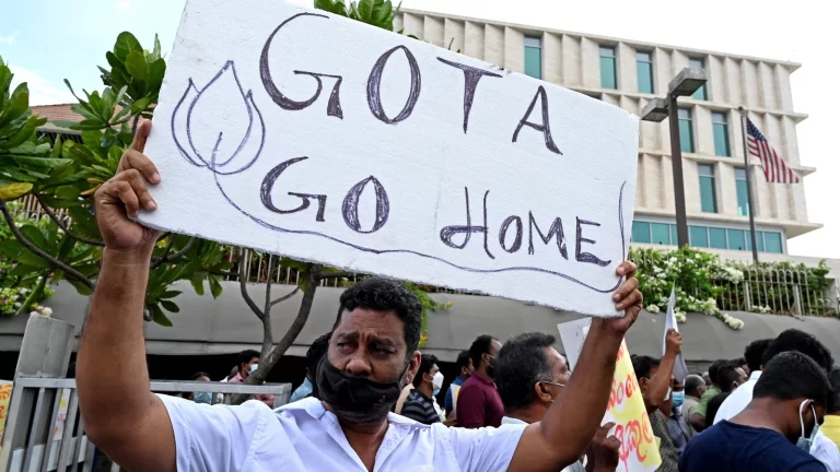 SRI-LANKA-POLITICS-PROTEST-11_1649403865176_1649403892172