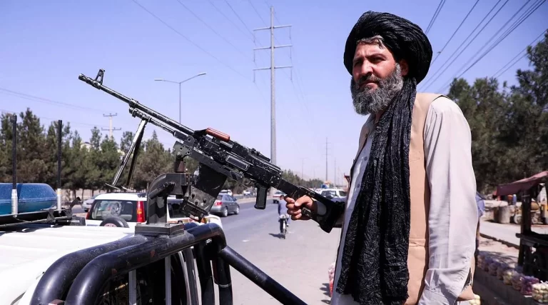 Taliban publicly flog 9 over theft charges, cut off hands of men