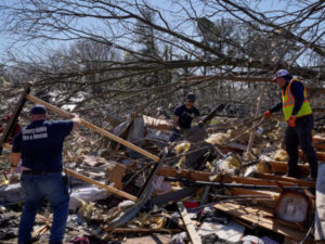 Massive tornadoes kill at least 32 across southern, midwestern US